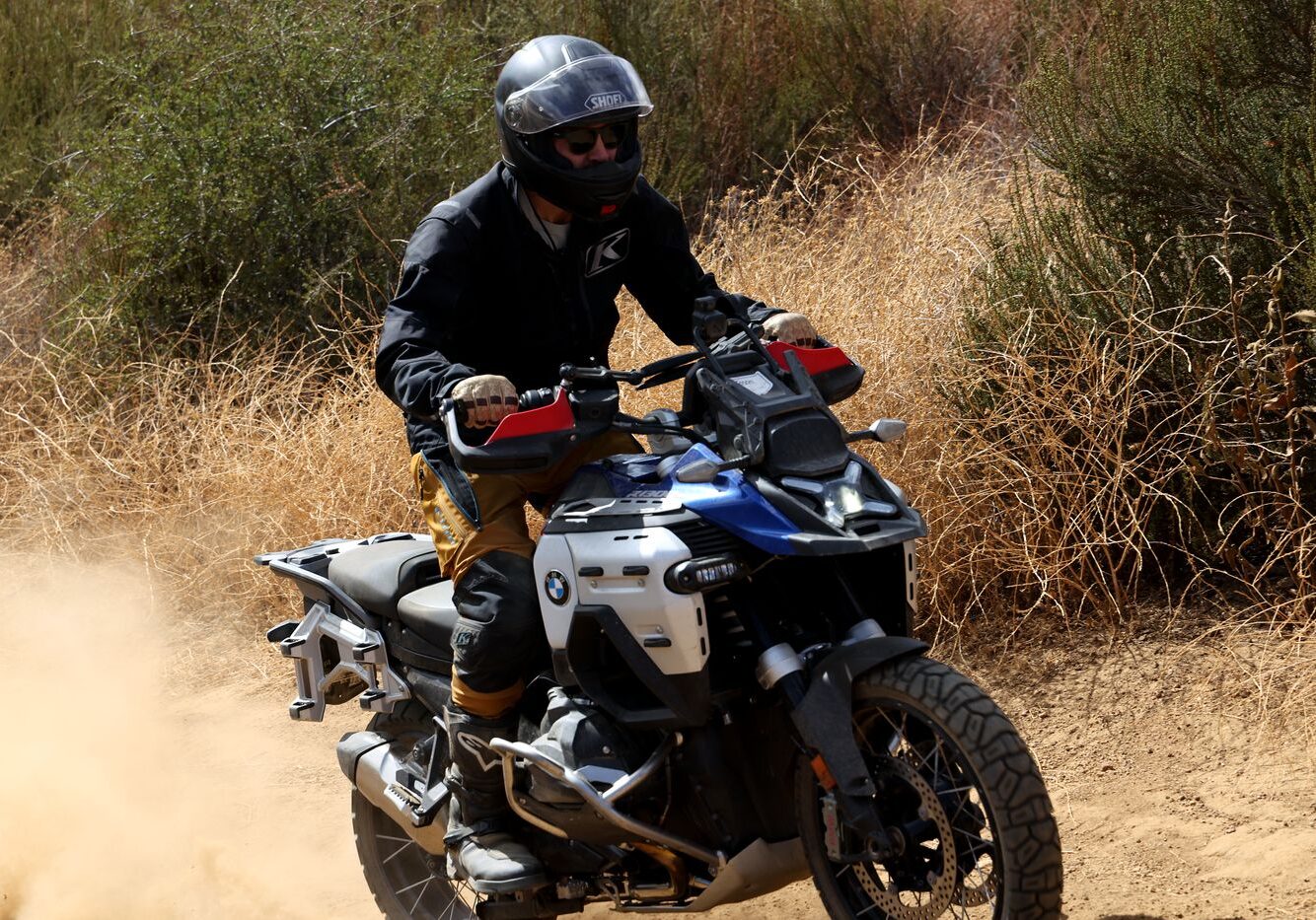 rawhyde-r1300gsa-action